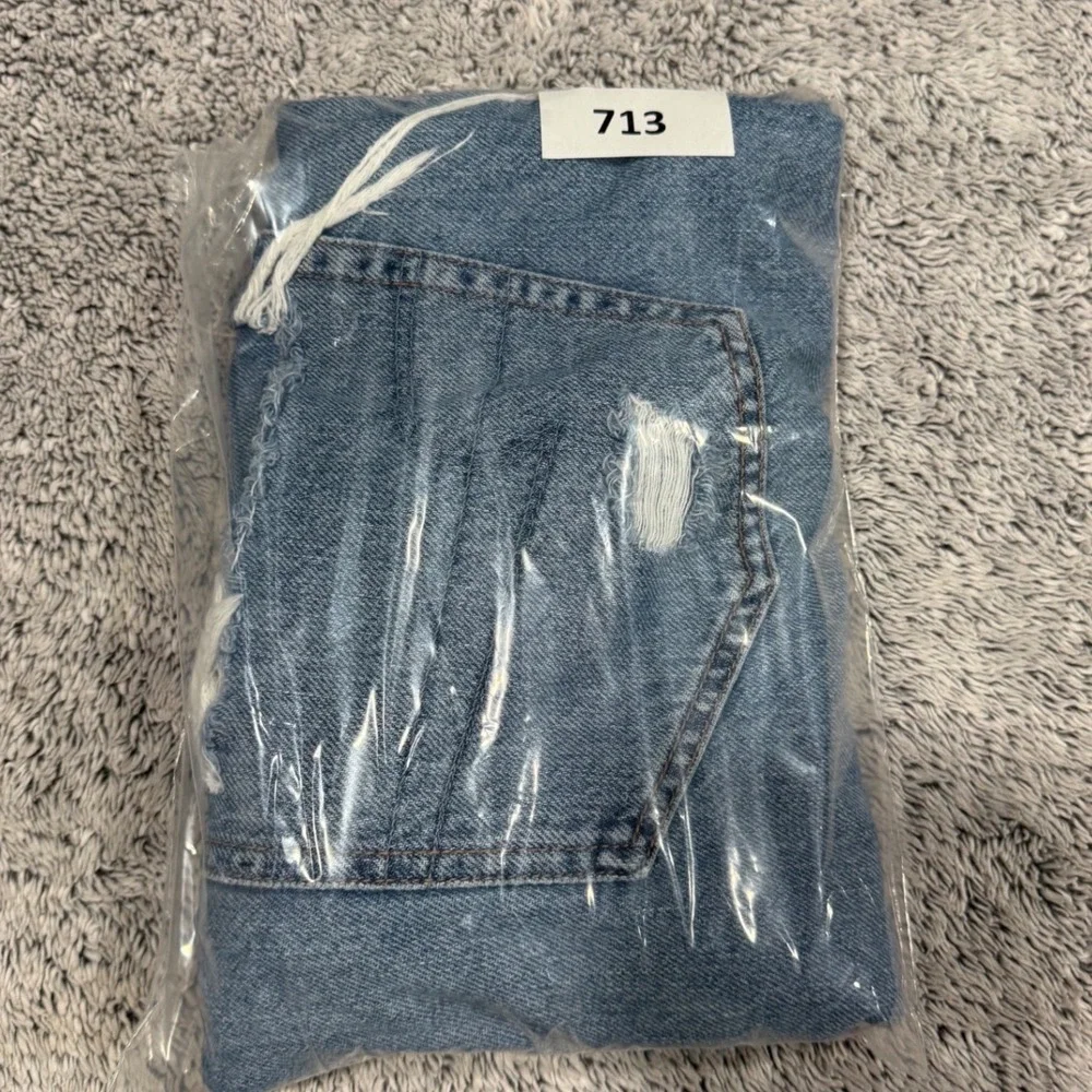 American Eagle 90s Boyfriend Short Distressed Denim Medium Wash Women Size 18‎